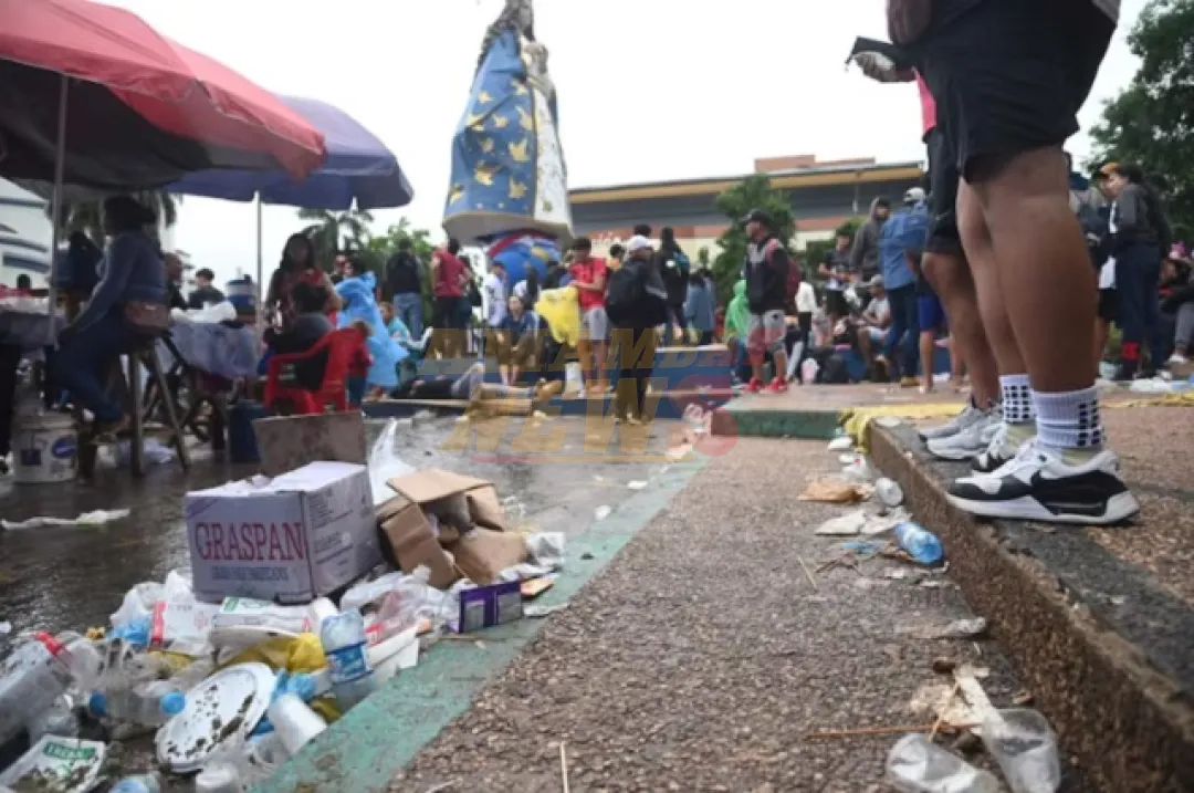 Caacupé repleta de basura tras festividad mariana