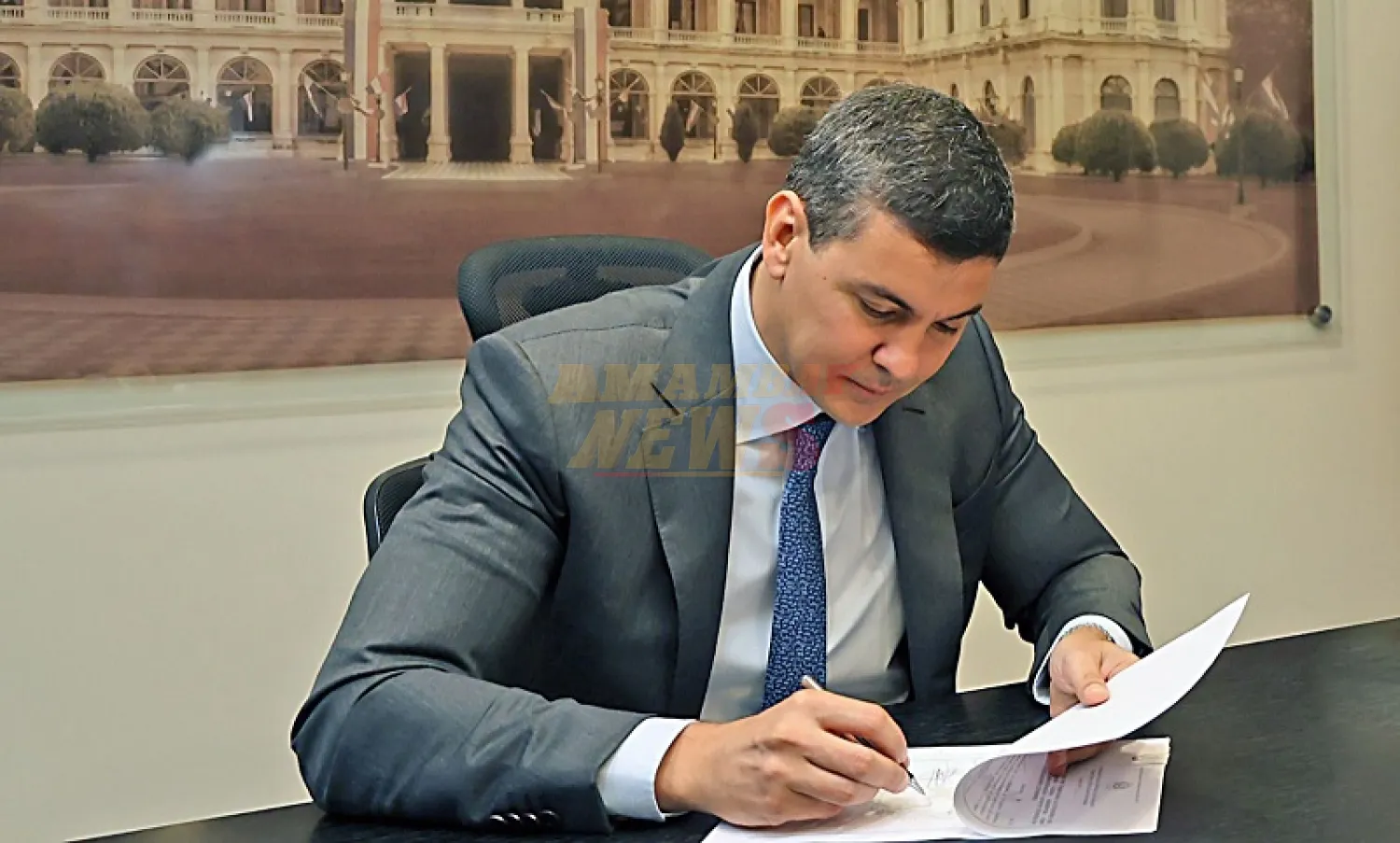 Promulgan ley que establece límites a los descuentos y traba embargos sobre salarios de funcionarios