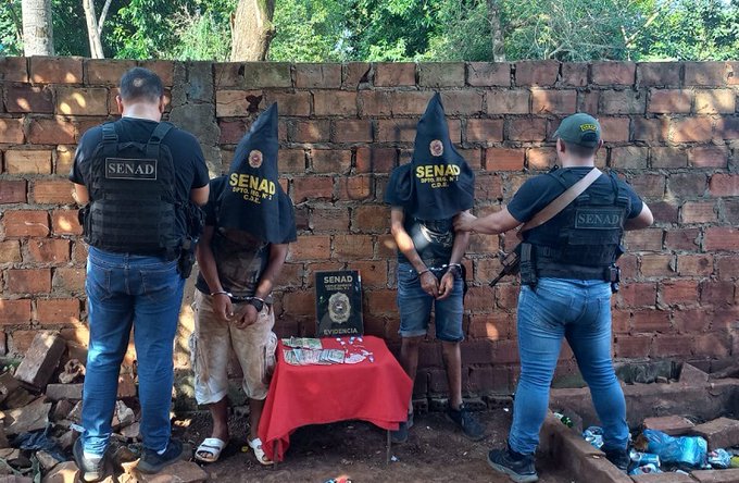 Dos microtraficantes de drogas capturados en un “aguantadero”