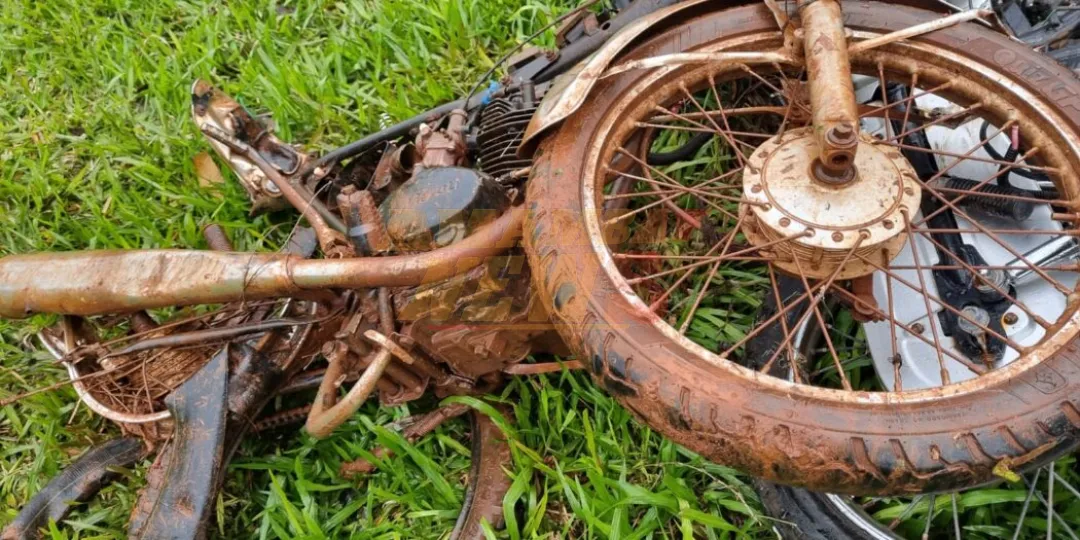 Camioneta arrolla moto en Naranjal: muere una madre y su hija queda herida