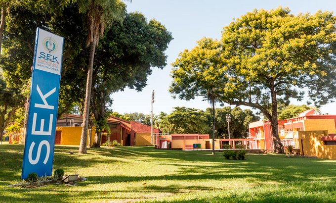 MEC pide informe al SEK luego de haber negado matrículas a padres que se habrían manifestado