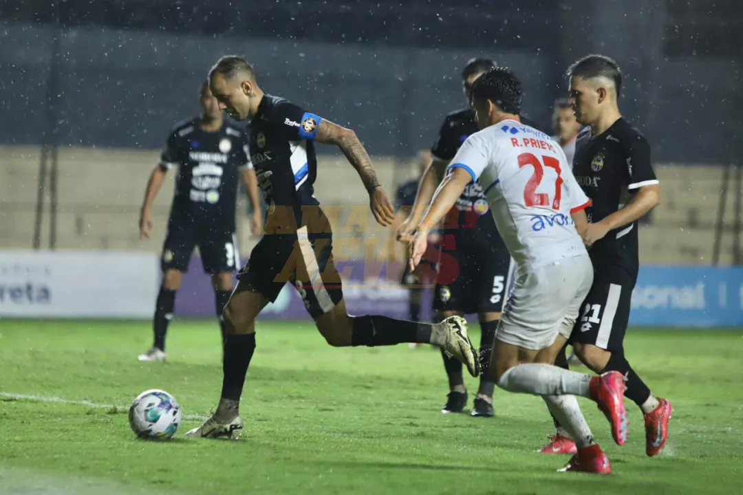Trinidense y Nacional prometen un intenso duelo entre equipos en alza