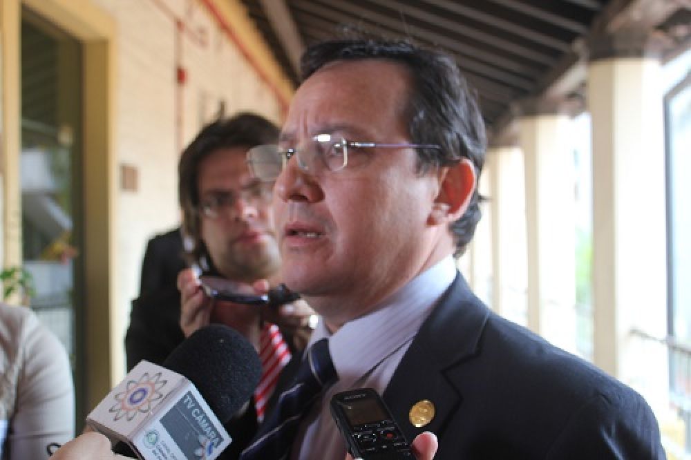 Molesta suspensión de la sesión en diputados por fiesta colorada