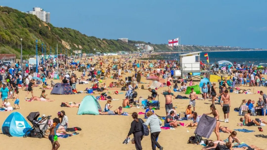 Van ocho personas fallecidas en EU por bacteria que se alimenta de carne humana y está en el mar