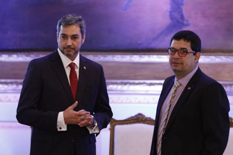 La oposición paraguaya acuerda buscar la salida del presidente y vicepresidente