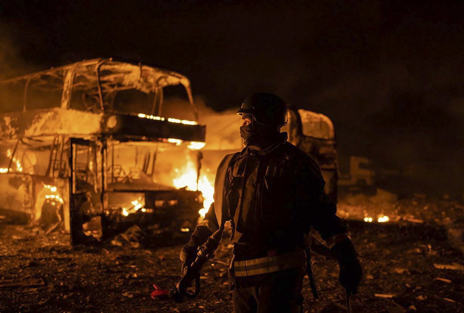 Tres muertos tras ataque aéreo nocturno en Kiev