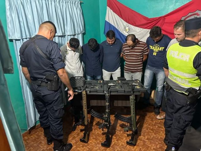 Imputan a seis hombres detenidos con escopetas y pistolas automáticas