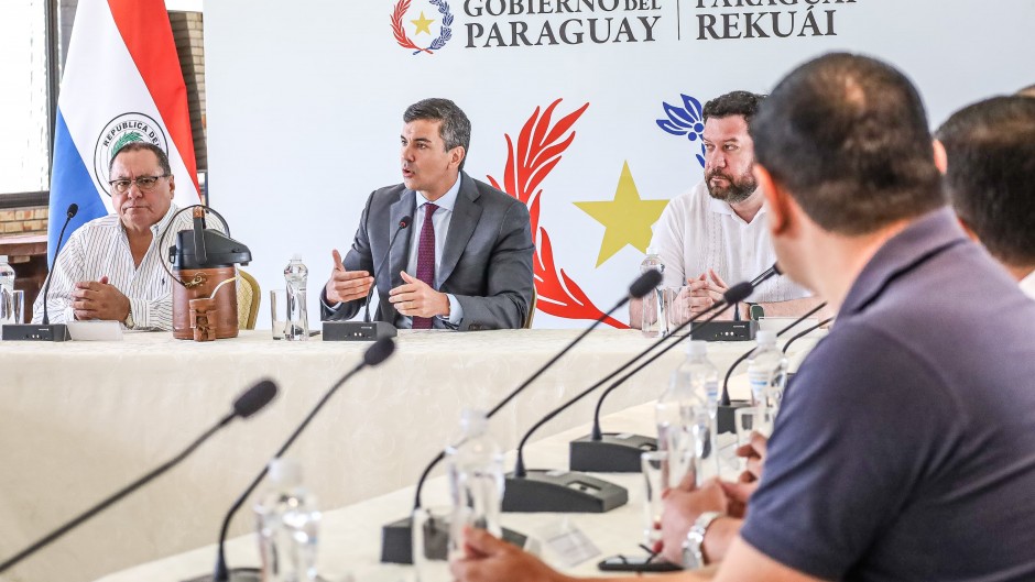 Santi pone a Echeverría para mediar con los intendentes de Central y esquiva a Estigarribia