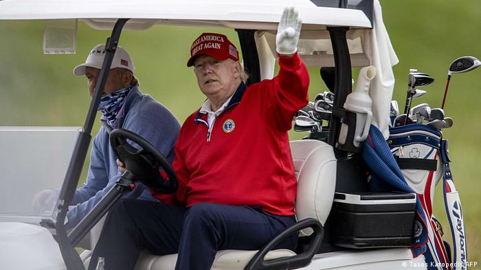 Donald Trump viaja a Escocia para visitar sus campos de golf