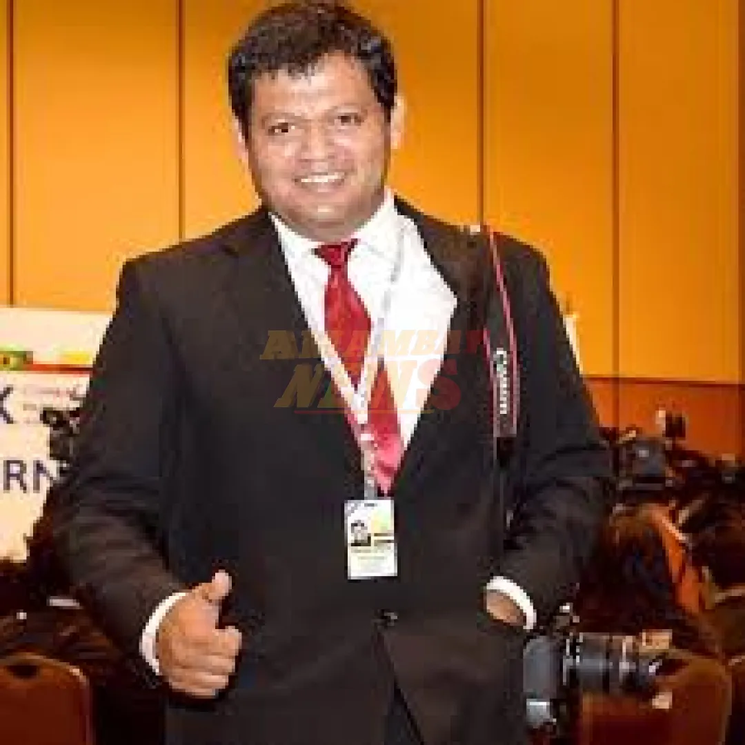 Fallece fotógrafo de Presidencia en MRA: Esquivó una moto y chocó por un árbol