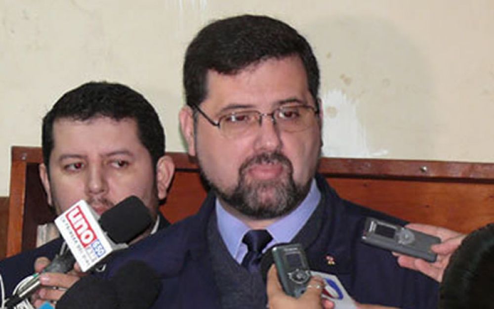 Condenan a 3 años de prisión a exministro Riart