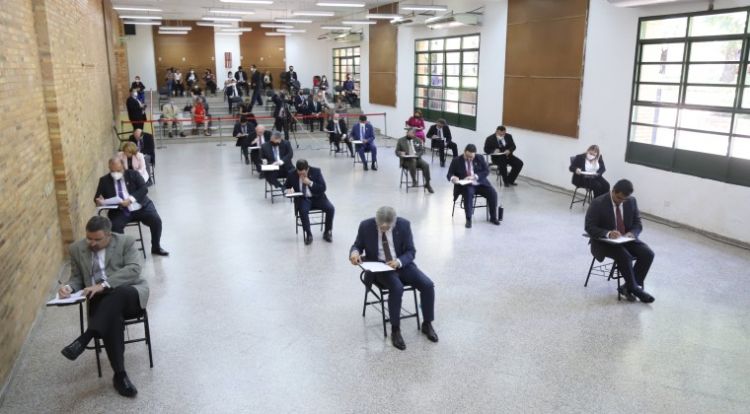 Finalizó examen de conocimientos generales para candidatos a la Corte