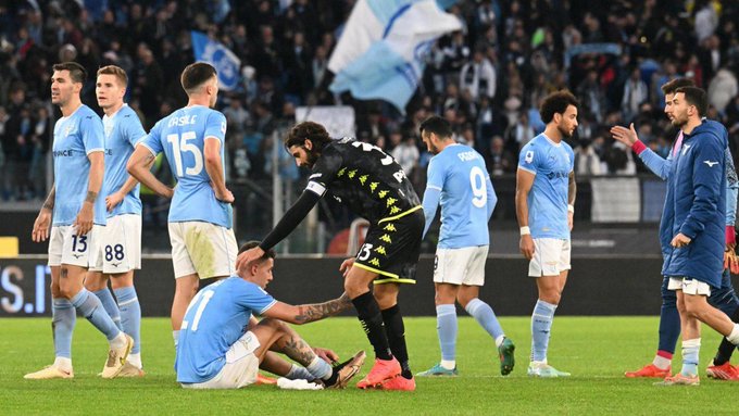 Lazio se dehace y alarga su crisis