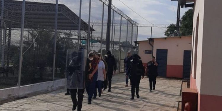 Hay requisitos para que docentes del colegio de Lambaré sigan en prisión, dice fiscal