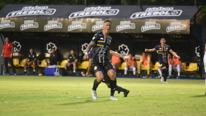 Tacuary le abre las puertas a Lucas Barrios