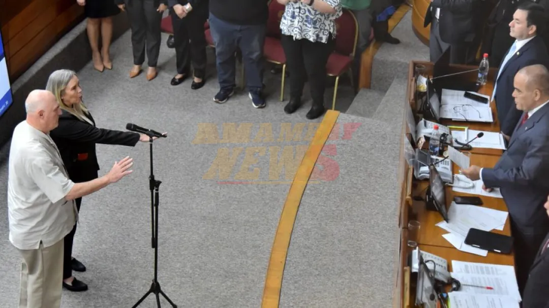 Sucesores de tránsfugas juran y prometen no aliarse al cartismo