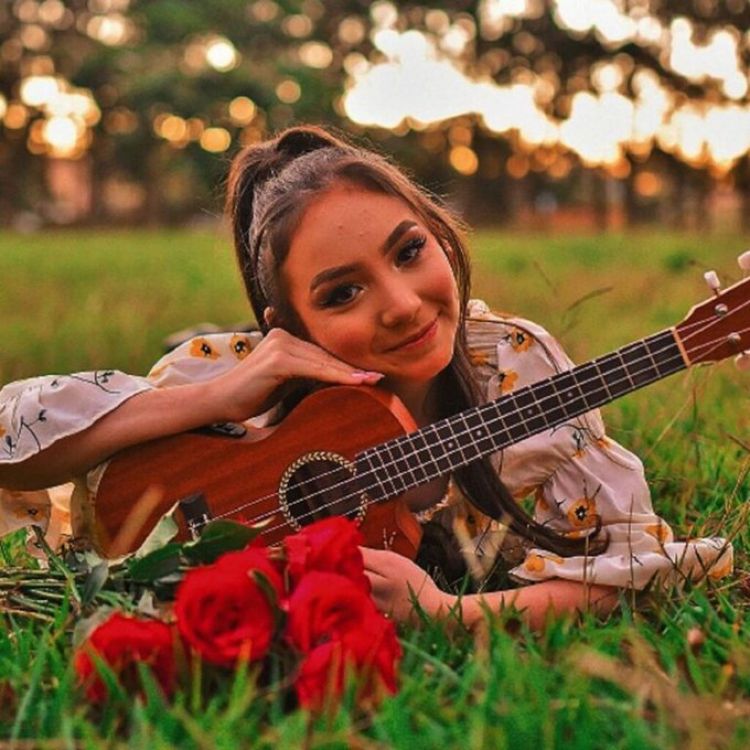 Jazmn del Paraguay lanza su nueva cancin denominada "Y voy cantando"