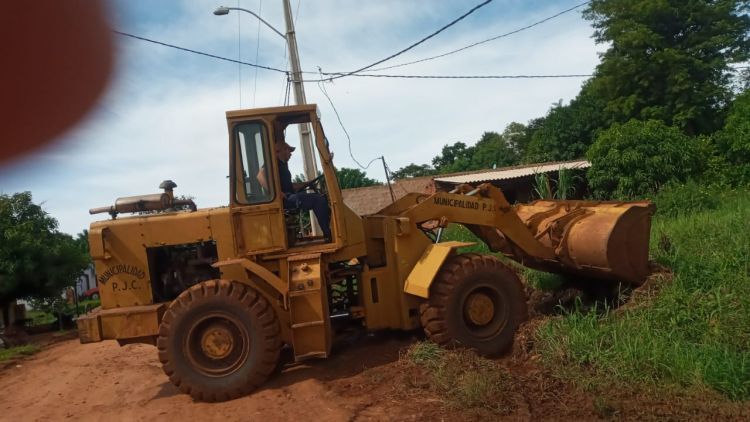 Municipalidad encara mantenimiento vial en el Sector 2 del asentamiento Romero Cue