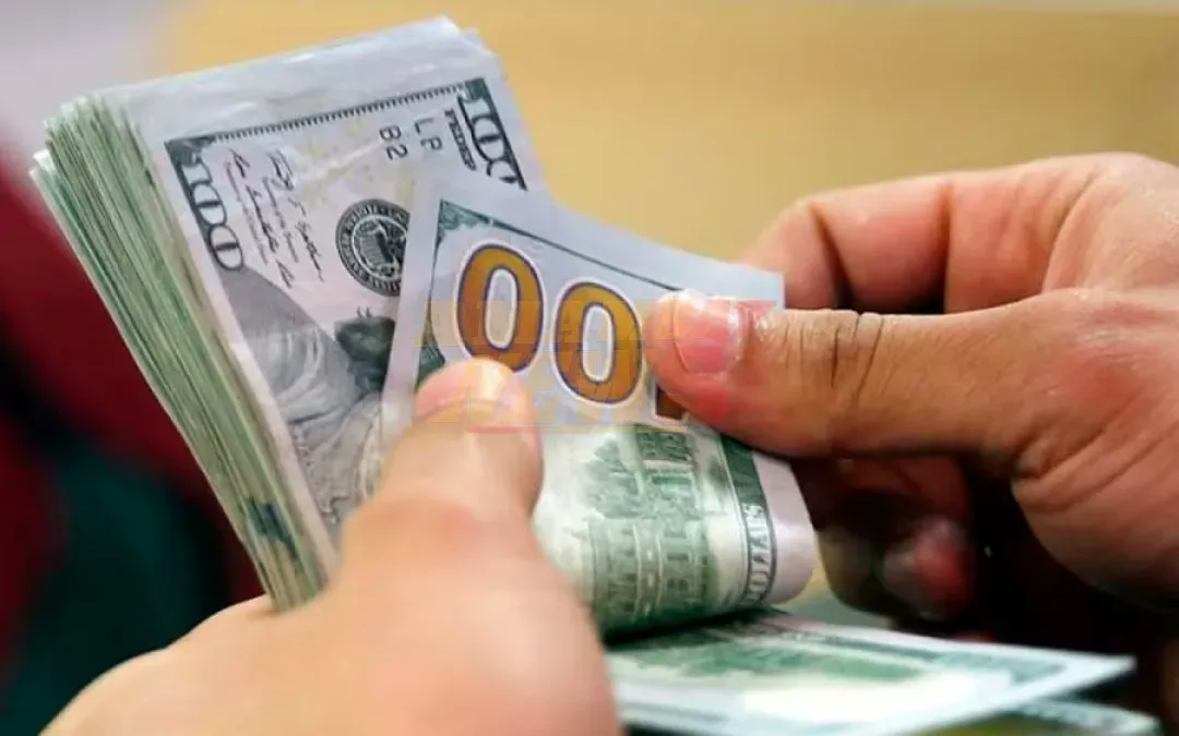 El debilitamiento del dólar llegó a Paraguay: cotización cae a G. 7.800, la segunda más baja del año