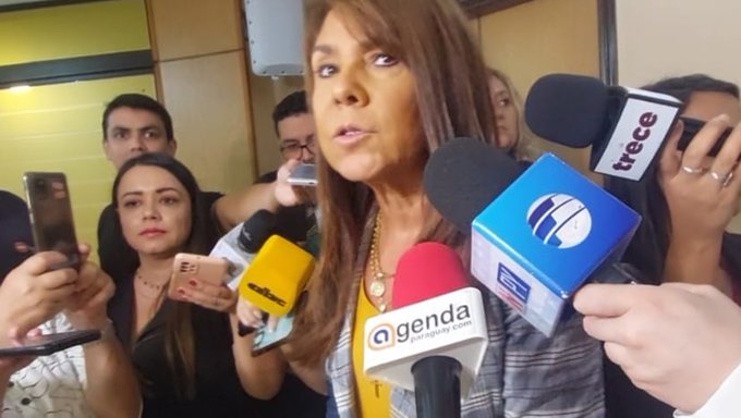 Critican al presidente Peña por “someterse” al poder de Horacio Cartes