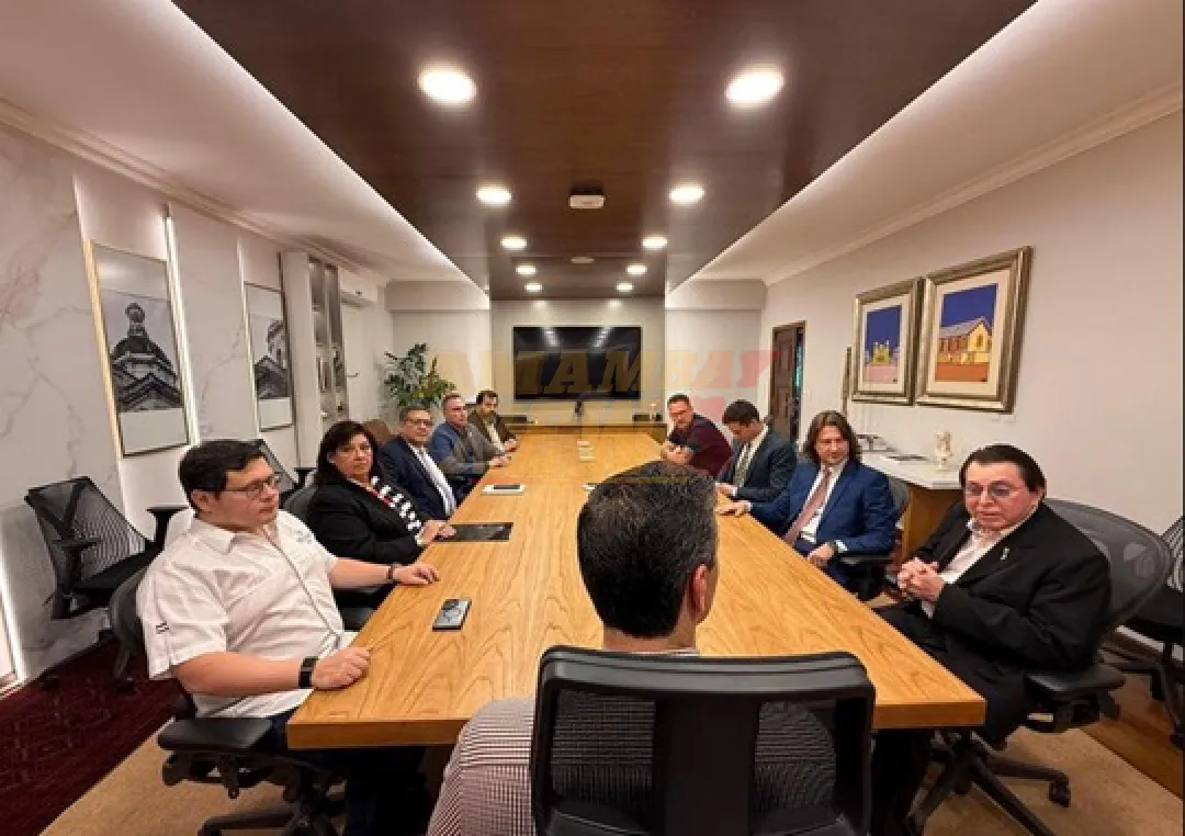 Santi firmó decreto que reglamenta el derecho de autor