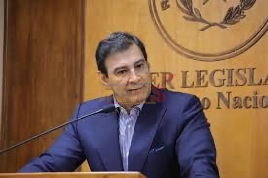 Director responde a Beto tras denuncia de venta de rubros: “Que me vincule como responsable, no acepto”