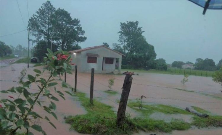 San José de los Arroyos, bajo agua tras lluvias: pobladores culpan al MOPC