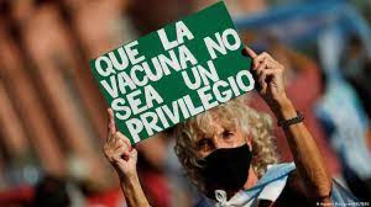 Protestas en Guatemala contra gobierno por falta de vacunas