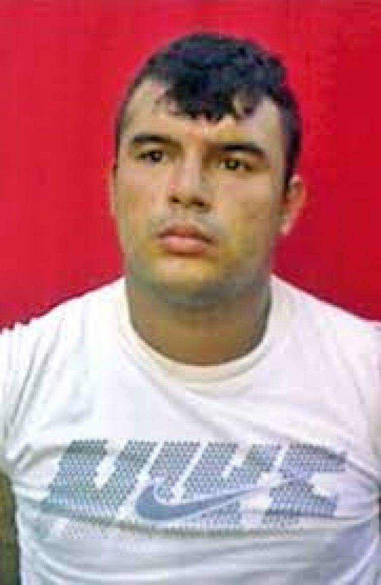 A punta de arma, peligroso reo quiso evitar traslado