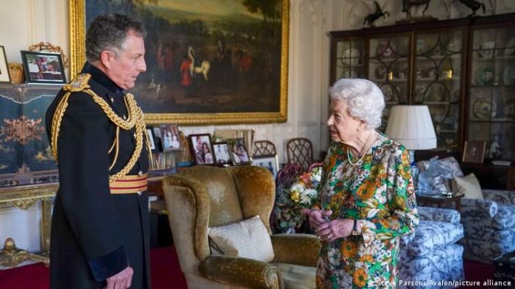 Reina Isabel reaparece públicamente tras ausentarse de acto oficial