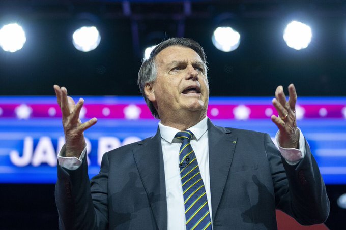 Bolsonaro confirma fecha de regreso a Brasil