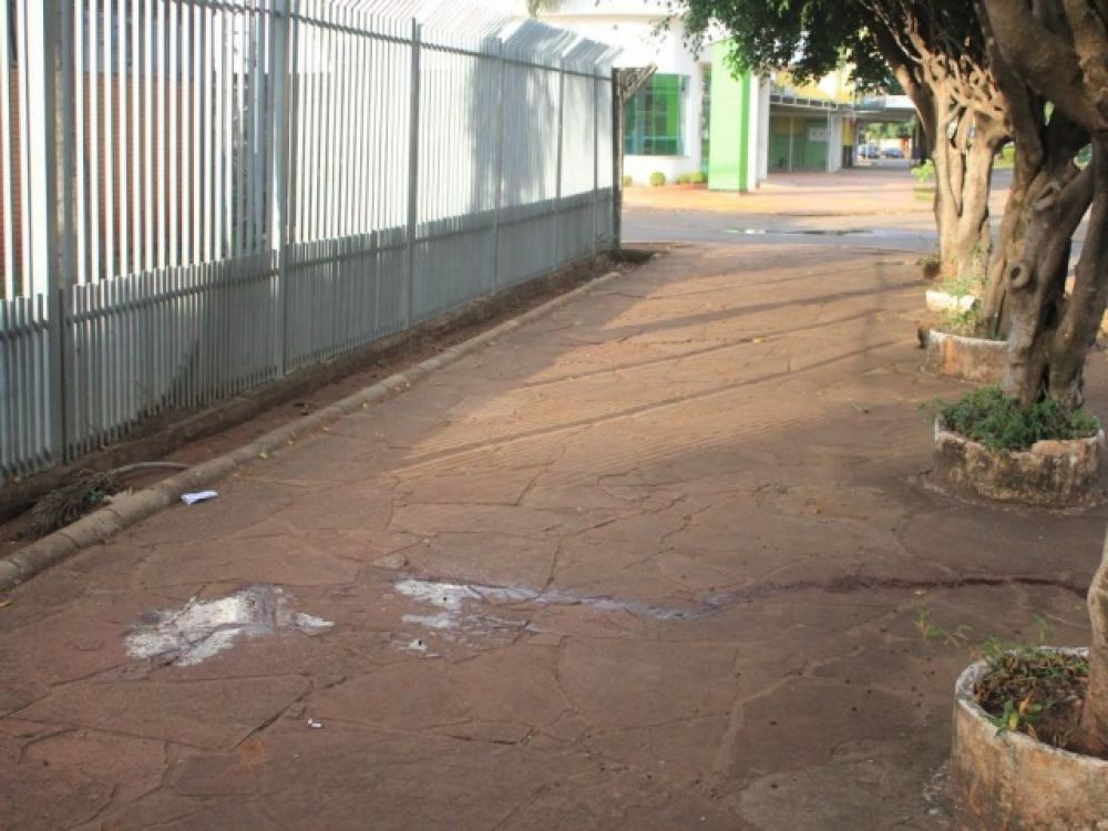 Travesti é encontrada morta com ferimento no pescoço em Campo Grande