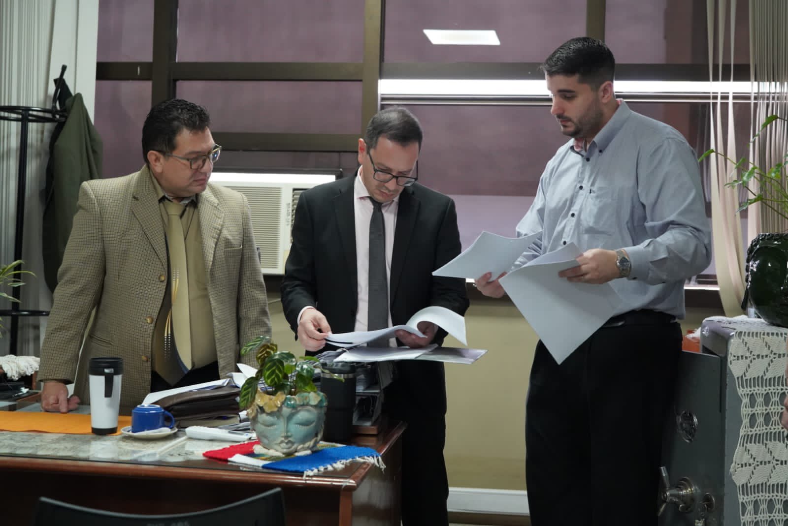 Allanan sedes del IPS tras denuncias por supuestas irregularidades