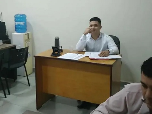 Justifican funciones de hijo de intendente en Franco