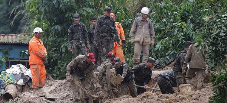 Sube a 100 el número de muertos tras lluvias en noreste de Brasil