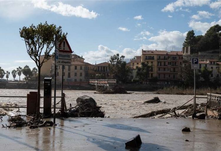 Al menos un muerto y más de 20 desaparecidos por el temporal en Italia y Francia