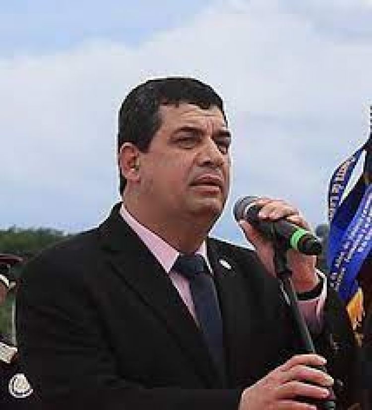 Velázquez desaprueba decretos con tufo dictatorial, pero apoya una ley