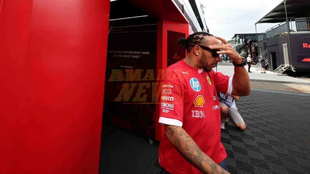Lewis Hamilton, abatido tras quedar fuera en la Q1 con Ferrari