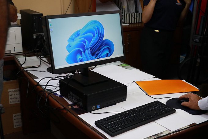 Defienden necesidad de renovar computadoras y sillas en el Senado