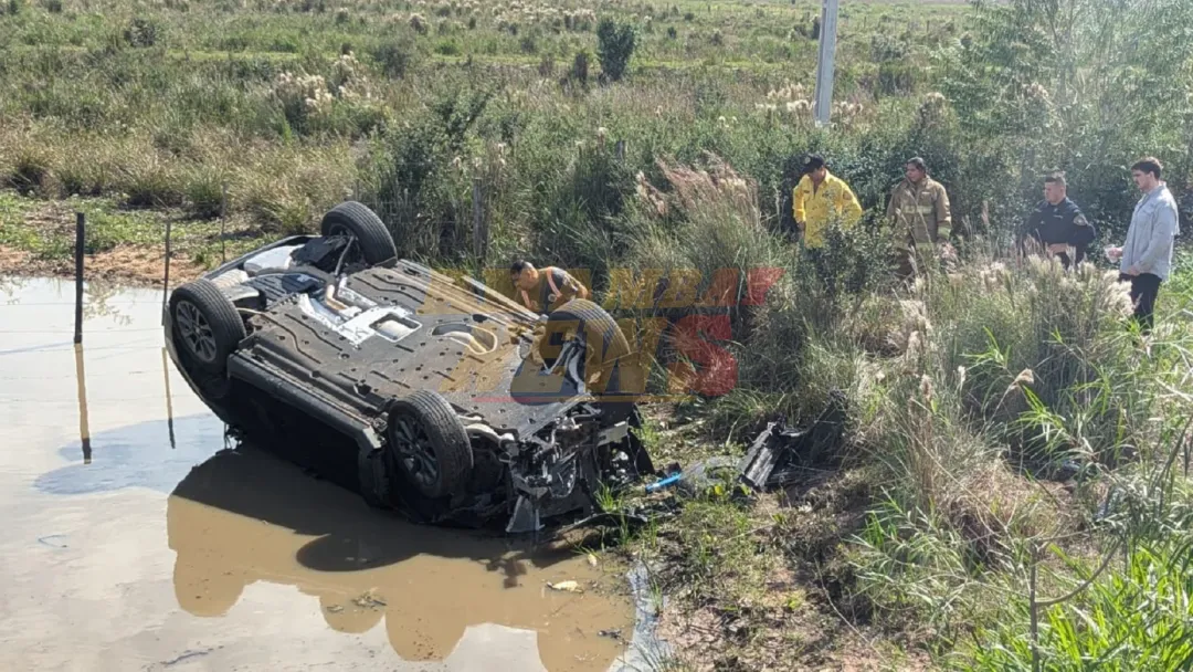 Vuelco de camioneta deja heridos a familiares del presidente de la Conmebol en San Pedro