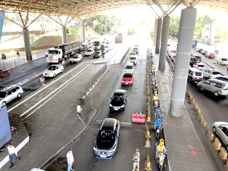Avicultores afirman que 60% del contrabando ingresa por el Puente de la Amistad