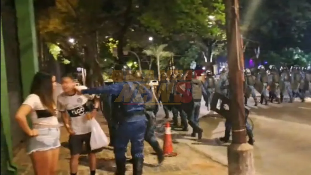 Fiscalía abre investigación por la inexplicable agresión de policía a hincha de Olimpia