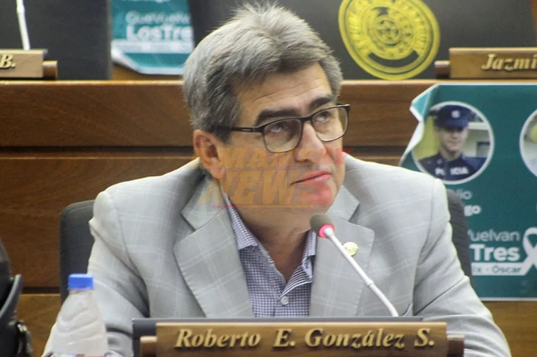 Diputado acusa a “Beto” de tener actitud “rastrera y trepadora”