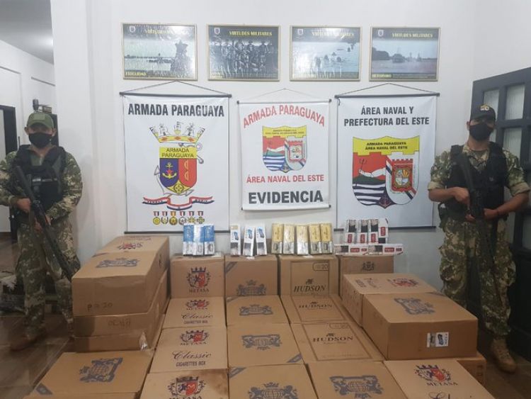 Incautan presunta marihuana, cigarrillos y armas en el Este