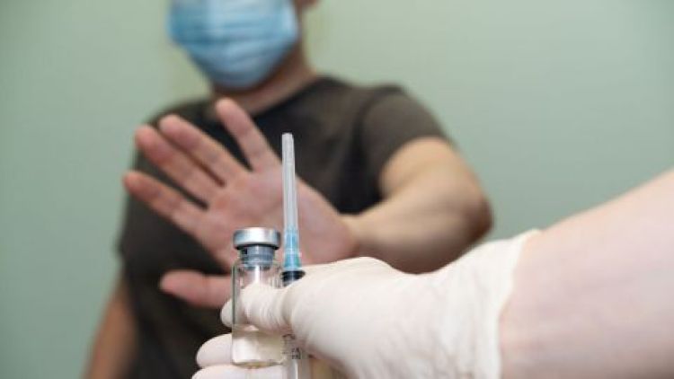 Sociedad médica condena dichos de médico “antivacunas”