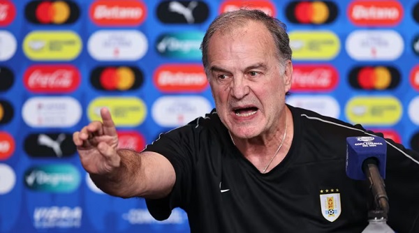 Bielsa estalla: Dura crítica al periodismo y la organización