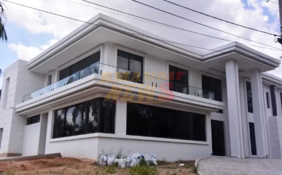 Cuestionan construcción millonaria de senador cartista con patrimonio negativo