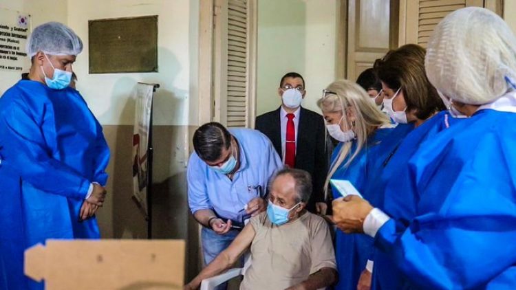 Julio Borba, disconforme con el proceso de vacunación contra el Covid-19