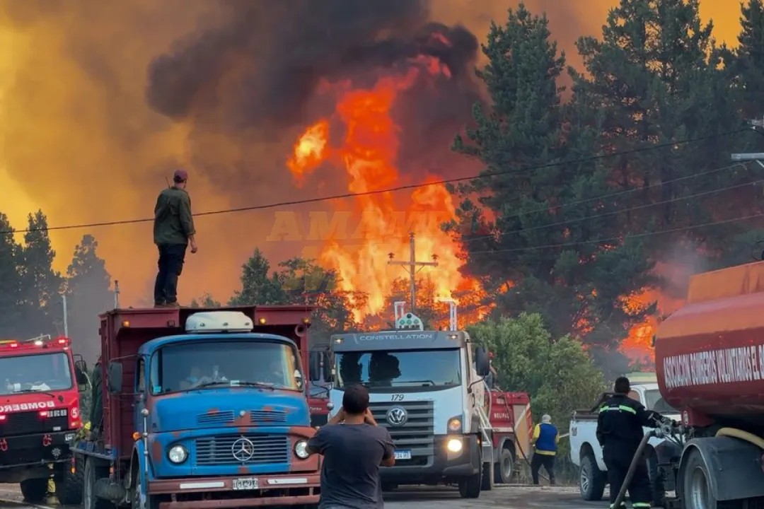 El fuego avanza en la Patagonia argentina, donde ya consumió 28.100 hectáreas