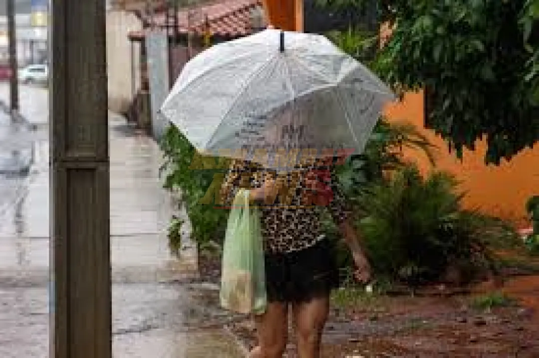 Anuncian chaparrones con ocasionales tormentas en gran parte del pas